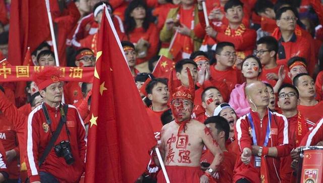 　　有人说，《一路向西》道出了这一代喷鼻港汉子的伤感，确切，这既有成长演变上的缺掉无依，也是喷鼻港三级片沦亡后，男性不雅众的荷尔蒙终究再次有处安置。